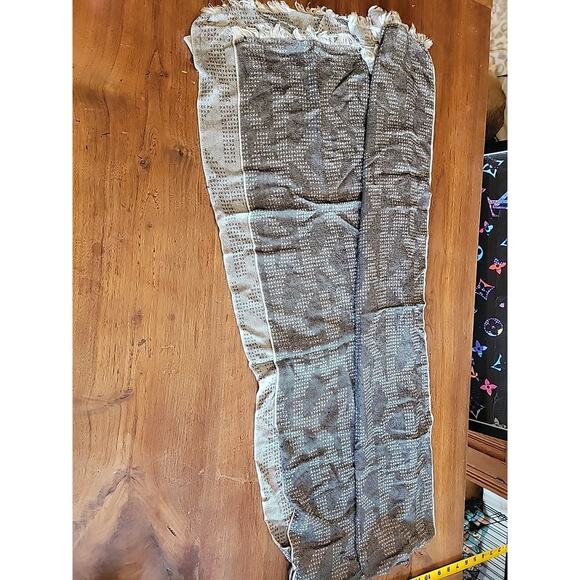 Michael Kors Scarf Fringe Reversible 80"x50" - Picture 2 of 6